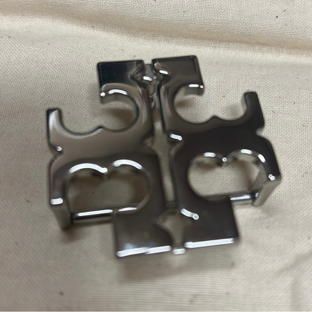 Tory Burch belt buckle